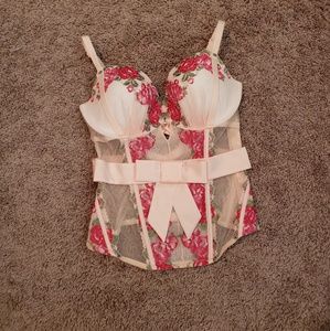 Vs CORSET EMBROIDERED Y EMBELLISHED ROSES